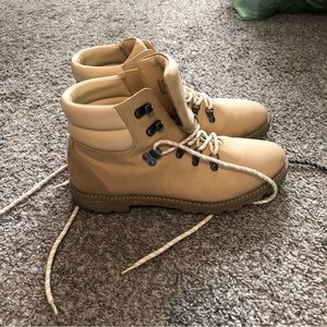 UNIVERSAL THREAD BOOT